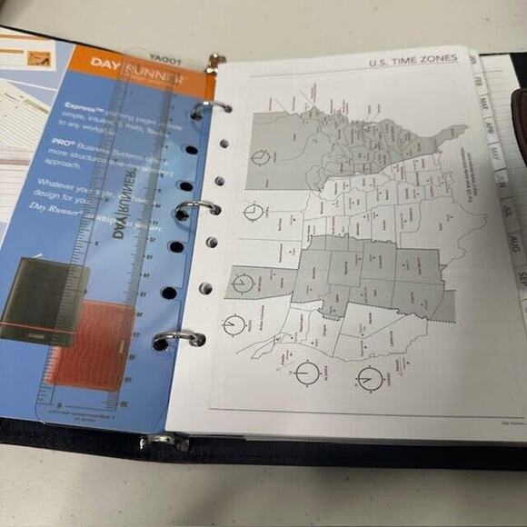 Day Runner Brown Striped Planner Binder Rings 1 1/8" Magnetic Snap calendar - Picture 6 of 11